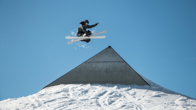 安博体育公司：探秘户外单双杠背后的奥秘：材质是关键！